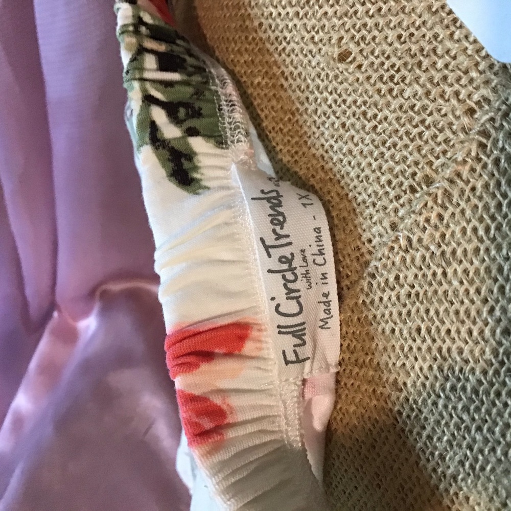 💕🔥👚2 for $40 Gorgeous Floral Blouse 👚🔥💕 - Picture 6 of 6